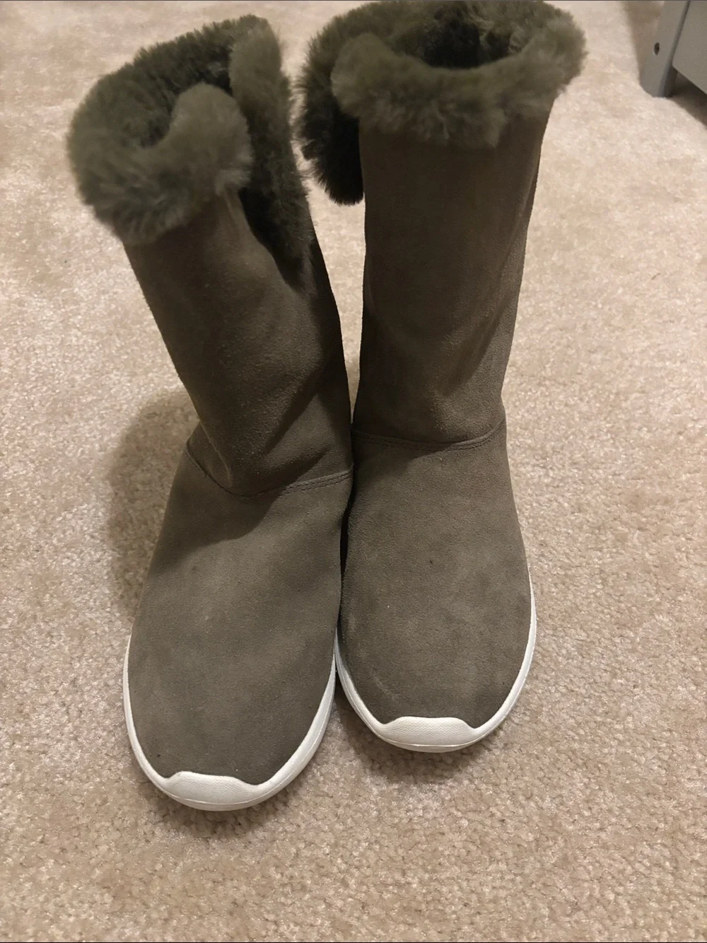 Skechers Goga Mat Olive Green Faux-Fur Winter Boots with White Sole